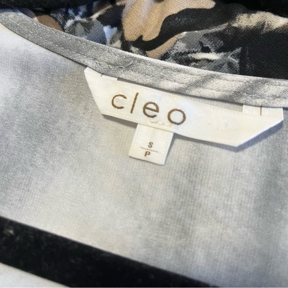 Cleo capped sleeve rose top size medium - Picture 6 of 7